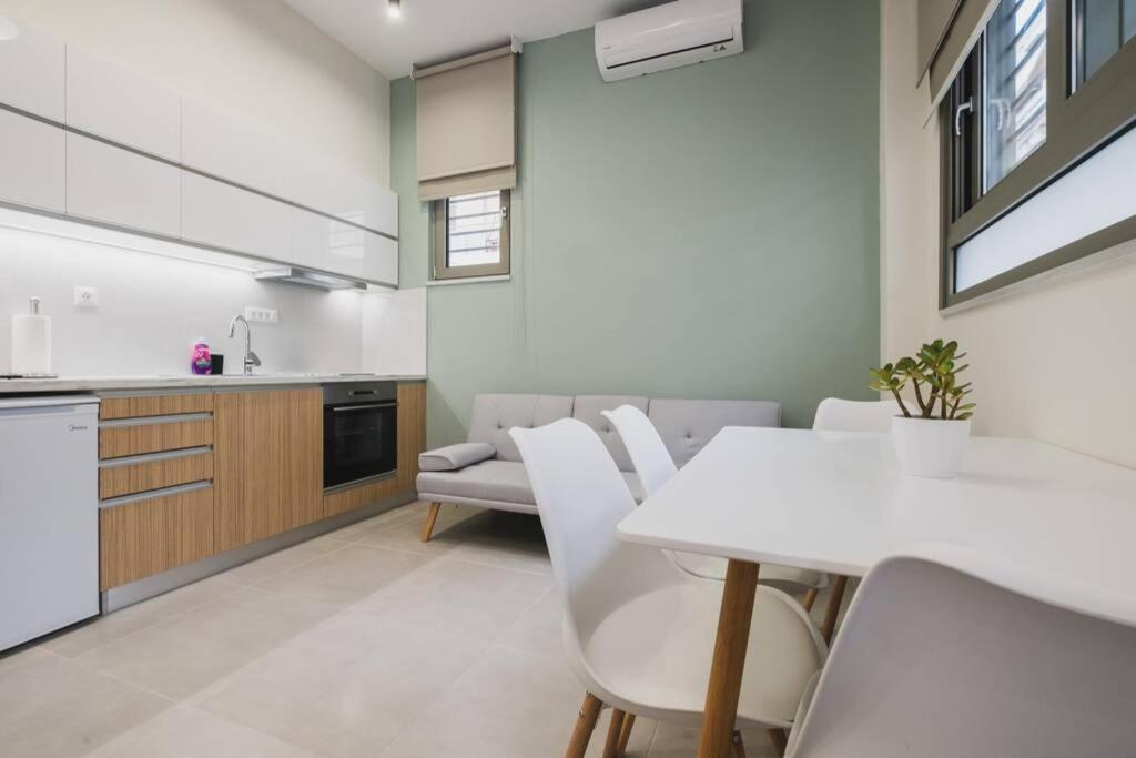 Peris 2 - Central Apt Near Old Town - Ac, Washer Chania  Bagian luar foto