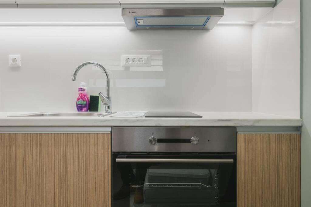 Peris 2 - Central Apt Near Old Town - Ac, Washer Chania  Bagian luar foto