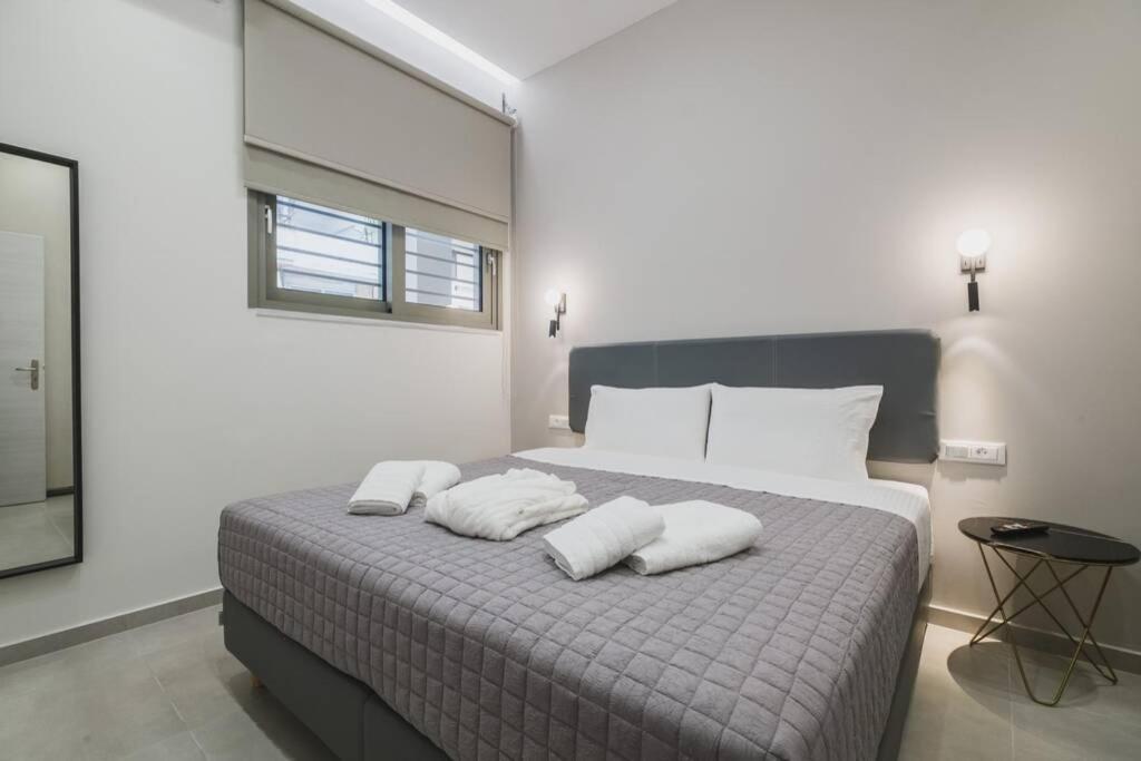 Peris 2 - Central Apt Near Old Town - Ac, Washer Chania  Bagian luar foto