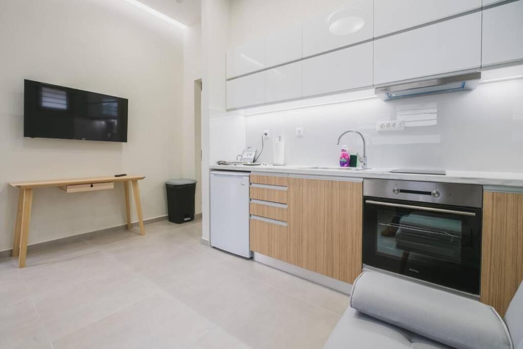 Peris 2 - Central Apt Near Old Town - Ac, Washer Chania  Bagian luar foto